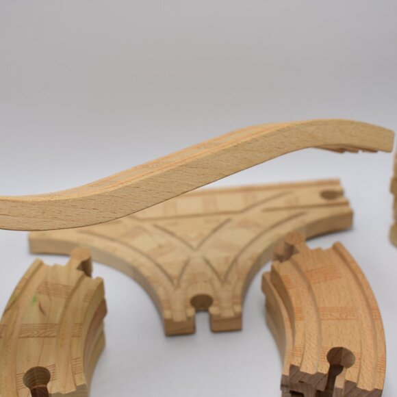 Lot of 25 Wooden Tracks Mechanical Switch Ascendent Curved Thomas & Friends Used - Picture 9 of 9